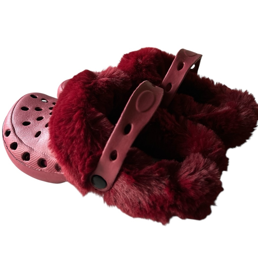 OLIVIA MILLER Mammoth Clogs Full Faux Fur Removable Liner Youth Size 6 Burgundy